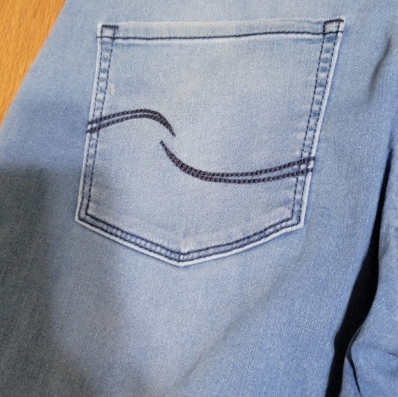 Size 10-30W Signature by Levi Strauss & Co. Light wash jean/leggings/jogger - Picture 8 of 8